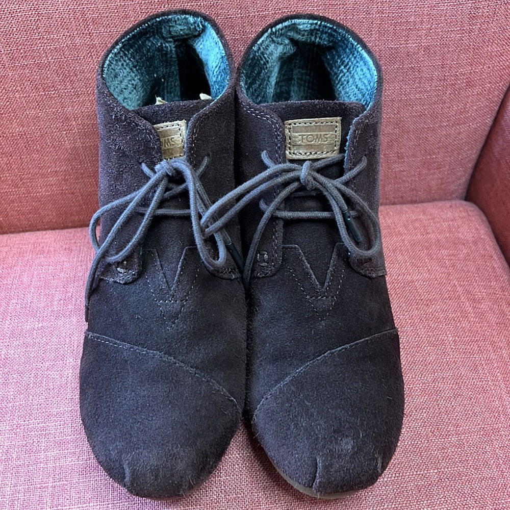 Tom’s Desert Brown Suede Wedges